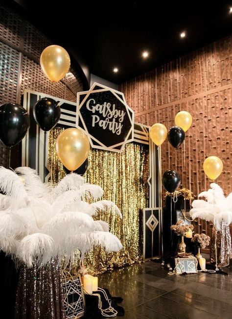 Gatsby Graduation Party, Masquerade Diy Decorations, New Year’s Eve Party At Home Decorations, White Dinner Table, Ranch Party, Gatsby Gala, Gatsby Party Decorations, Masquerade Prom, 20s Party