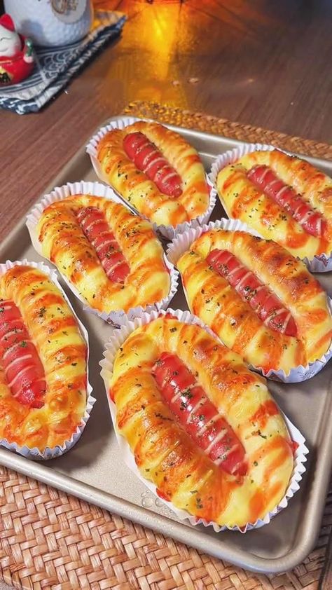 Sausage Bun, Hot Dog Buns Recipe, Beef Patties Recipes, Doughnut Recipe Easy, Sushi Recipes Homemade, Homemade Buns, Culinary Cooking, Bake Sale Recipes, Buns Recipe