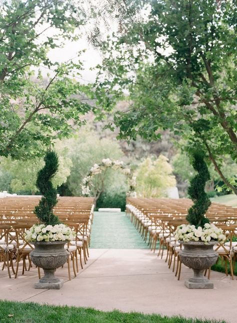 Topiary Wedding, Wedding Locations California, Wedding Alters, Yosemite Wedding, Landscaping Inspiration, Cozy Backyard, Theme Nature, Aisle Decor, Backyard For Kids