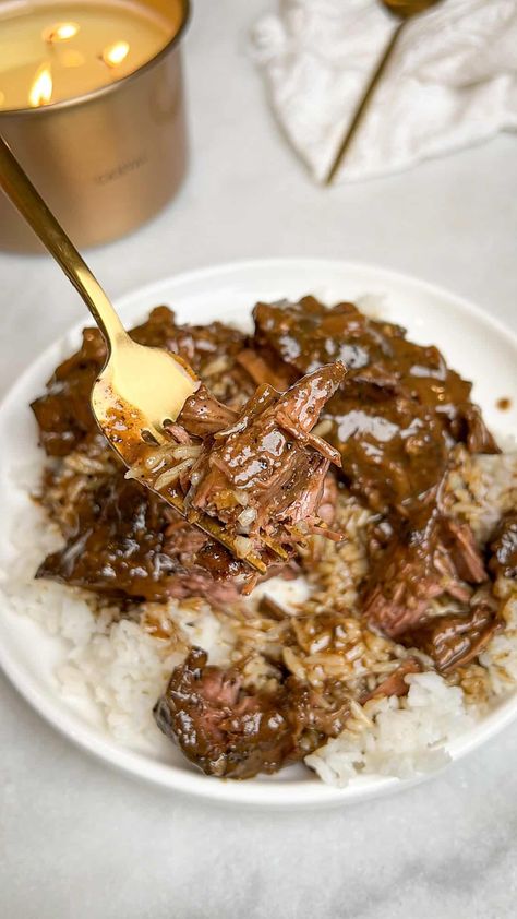 Smothered Steak and Gravy Smothered Steak And Gravy, White Pepper Gravy, Beef And Gravy, Smothered Steak, Steak And Gravy, Buttery Rice, Batch Baking, Family Favorite Recipes, Serve Over Rice