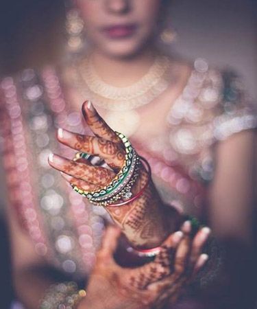 Bangles for the Gujarati bride. #indianwedding #photography #bridegettingready Brides Getting Ready, Indian Bride Poses, Indian Wedding Poses, Bridal Photography Poses, Bride Photography Poses, Bride Photoshoot, Indian Wedding Photography Poses, Bridal Poses, Wedding Couple Poses Photography