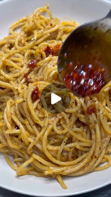 Bon Appetit Recipes on Instagram: "Garlic and caramelised onion pasta!! 

Via: @ramanokram

Ingredients- 
Onion
Garlic chilli crisp (order via link in bio) 
Salt&pepper 
Coconut milk/ cream 
Dry parsley 
Pasta 
More garlic chilli crisp 
.
.
.
.
.
.
.
.
.
.
#pasta #ramennoodles #chillioil #easyrecipes" Bon Appetit Recipes, Parsley Pasta, Chilli Crisp, Chilli Pasta, Onion Pasta, Bon Appetite Recipes, Caramelised Onion, Milk Cream, Ramen Noodles