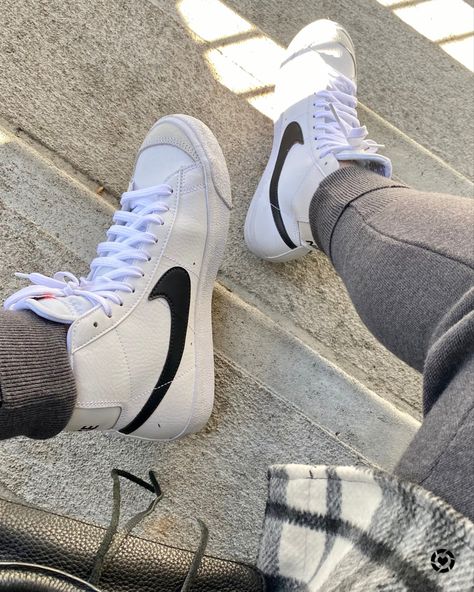 Nike Mid Blazer, Blazer Sneakers, Skate Outfit, Nike Sneakers Outfit, Nike Blazers, Happy Shoes, Sneaker Outfits, Preppy Mens Fashion, Kicks Shoes