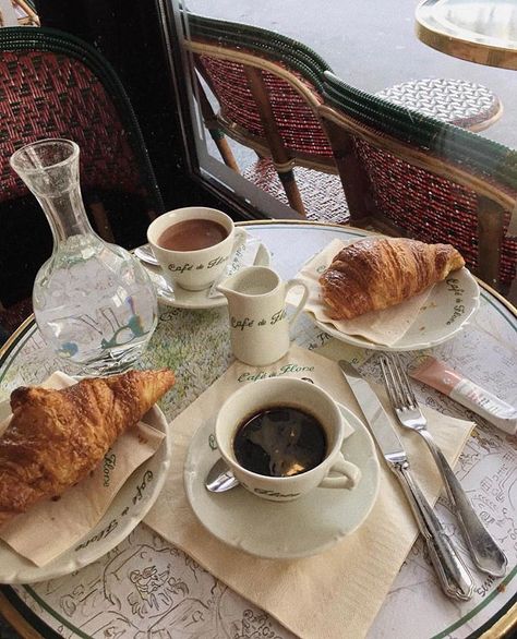 French Cafe, Paris Cafe, Oui Oui, Pretty Food, Coffee Break, Coffee Time, Bon Appetit, Aesthetic Food, A Table