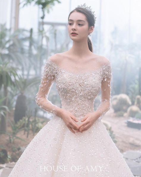 Wedding Dresses Korean Style, Korean Bride Dress, Wedding Dress Korean Style, Christian Wedding Gowns, Korean Wedding Dress, Minimal Wedding Dress, Haute Couture Wedding Dress, Simple Wedding Gowns, Bride Dress Simple