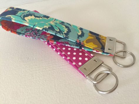 How To Sew A Wristlet Keychain, How To Make A Key Fob, Sew Wristlet Keychain, Leather Wristlet Keychain Diy, Key Chains Sewing Pattern, Scrunchie Wristlet Keychain, How To Sew Key Fob Wristlet, Key Lanyard Ideas, Keyfob Wristlet Diy Cricut