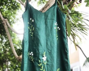 Dress Hand Embroidery, Flowers Motifs, Dress With Embroidered Flowers, Embroidered Linen Dress, Button Embroidery, Linen Slip Dress, Hand Embroidery Dress, Diy Embroidery Patterns, Embroidery Threads