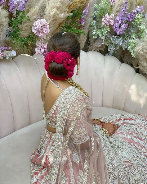 Bridal Bun Hairstyles Indian Flower, Indian Bridal Hair Buns With Flowers, Floral Bun Hairstyle Indian, Flower Hair Bun Indian Wedding, Bridal Bun Hairstyle, Hair Bun With Flowers Indian Saree, Bride Bun, Hair Twist Bun, Floral Bun