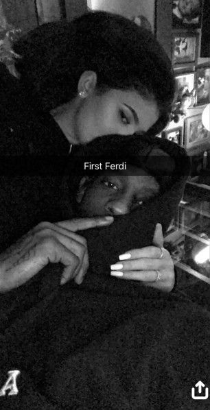 Kylie Jenner and Travis Scott Cuddle in PDA-Filled Pic Kylie And Travis Scott, Travis And Kylie, Kylie Jenner And Travis Scott, Kylie And Travis, Robert Kardashian Jr, Kylie Travis, Social Media Photo, Travis Scott Wallpapers, Estilo Kylie Jenner