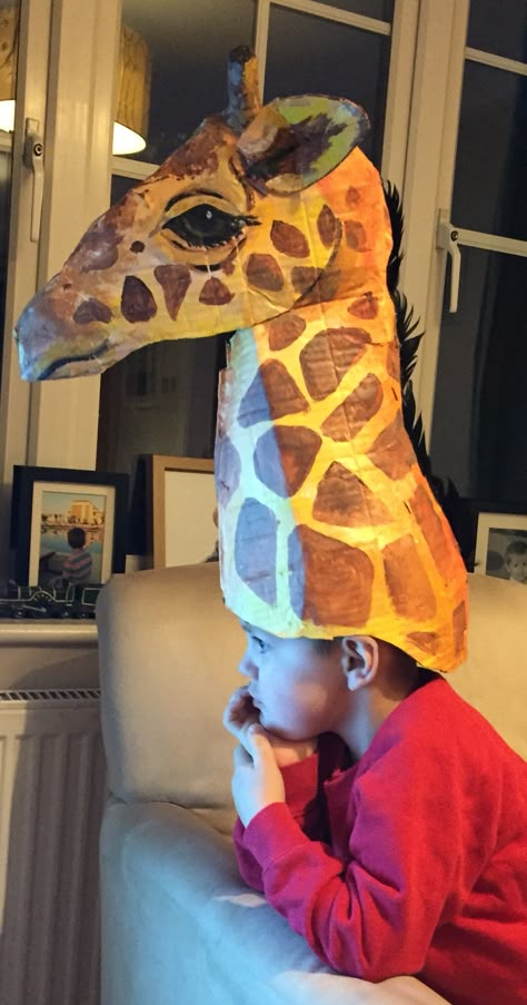 Giraffe costume, giraffe head/hat, card construction Girraffe Costume, Diy Giraffe Costume Kids, Madagascar Costumes Diy, Giraffe Costume Diy, Diy Giraffe Costume, Diy Dinosaur Costume, Giraffe Outfit, Gerald The Giraffe, World Book Day Ideas