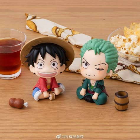 Luffy And Zoro, One Piece Figure, Luffy Zoro, Zoro One Piece, Anime Nerd, Clay Figures, One Piece Luffy, Sculpting Clay, Diy Clay Crafts