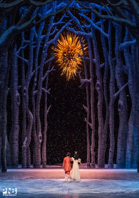 Nutcracker Image, Christmas Stage Design, Theatre Backdrops, Pacific Northwest Ballet, Beautiful Wolf, Theater Architecture, George Balanchine, Set Design Theatre, Dale Chihuly