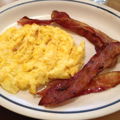 Bacon & Cheesy Scrambled Eggs @ IHOP Brunch Pics, Animal Diet, Eggs With Bacon, Cheesy Scrambled Eggs, Girl Breakfast, Whole Foods Diet, Ninja Cooking System Recipes, Food Characters, Chicken Burgers Recipe