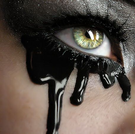 Black Tears - black eyelash glue? Extreme Fashion, Black Tears, Fantasy Makeup, Costume Makeup, Her Eyes, Makati, Dark Beauty, Eye Art, Eye Black