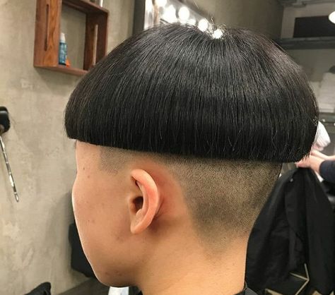 Bowl Haircut Women, Mushroom Haircut, Vintage Beauty Salon, Bowl Haircuts, Mushroom Hair, Shaved Nape, Haircut Pictures, Bowl Cut, Buzz Cut