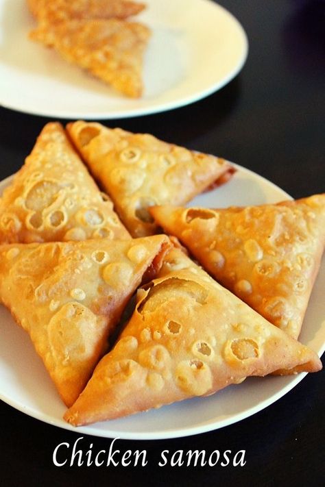 Samosa Recept, Onion Samosa, Chicken Samosa Recipes, Chicken Samosa, Easy Samosa Recipes, Samosa Recipe, Iftar Recipes, Indian Kitchen, Tea Time Snacks