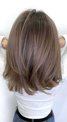 Chocolate Brown Hair With Blonde, Brown Hair With Babylights, Short Brunette Hair, Best Hair Color, Creamy Blonde, Hair Color Ideas For Brunettes, Shoulder Length Hair Cuts, Hair Dye Colors, Modern Hairstyles