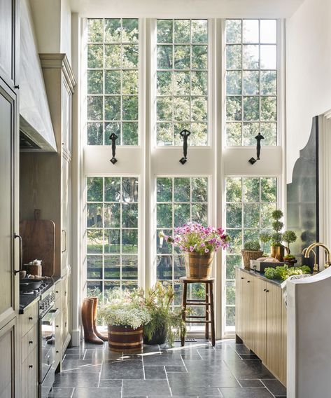 Small kitchen layouts: 20 ideas to maximize that small space | Homes & Gardens | Small French Country Kitchen, Interior Design Styles Quiz, Galley Kitchen Design, Small Kitchen Layouts, Nancy Meyers, French Country Kitchen, Studio Mcgee, Favorite Kitchen, Kitchen Layout