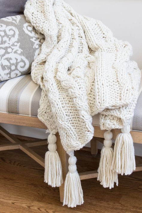 Chunky cable knit tassel throw blanket - love!! Mantas Sofa Ideas, Crocheted Blanket Patterns, Driven By Decor, Crocheted Blanket, Big Knits, Blanket Diy, Knit Pillow, Manta Crochet, Crochet Fashion Patterns