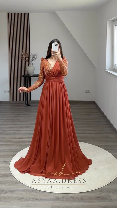 Long Gown Designs Indian Wedding, Gown Party Wear Reception Dresses Long, Gown Dress Party Wear, Party Wear Gowns, Long Gown Design, Lehenga Designs Simple, Anarkali Dress Pattern, Simple Gowns, Fancy Sarees Party Wear