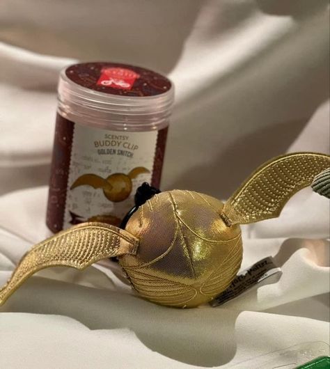 Scentsy Harry Potter Collection, Beeswax Recipes, Scentsy Christmas, The Golden Snitch, Scentsy Buddy Clips, Scentsy Consultant Ideas, Scentsy Buddy, Golden Snitch, Backpack Decoration