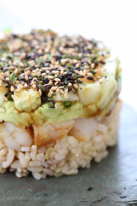 These EASY, Spicy California Shrimp Stacks will satisfy your sushi craving, and they taste SO GOOD! Layered with cucumber, avocado, shrimp and brown rice, then topped with a spicy mayo – YUM! Shrimp Stack, Spicy Shrimp, Sushi Recipes, Skinny Taste Recipes, Mango Salsa, Food Tasting, Idee Pasto Sano, Ww Recipes, Tempura