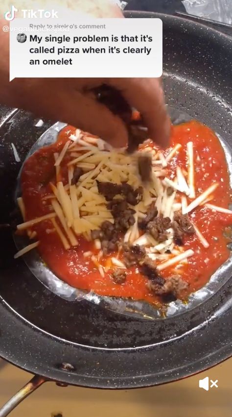 Rice paper pizza is one of the latest food hacks taking over TikTok! This dish uses a spring roll wrapper in place of a pizza dough. Rice Paper Pizza Rolls, Rice Paper Pizza, Pizza Video, Spring Roll Wrappers, Salad Rolls, Spring Roll, Pizza Rolls, Spring Salad, A Pizza