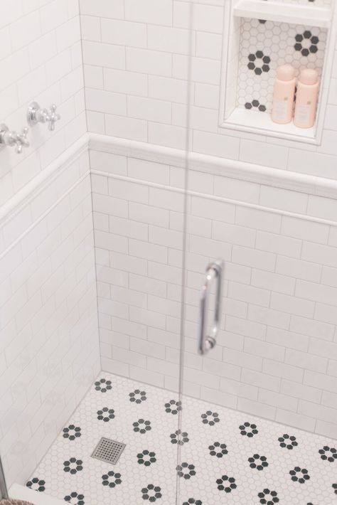 Small Shower Tile Ideas Simple, White Tile Shower Ideas Walk In, White Bathroom Shower Tile, Shower Subway Tile, Restroom Ideas, Small Space Ideas, White Subway Tile Shower, Bathroom Downstairs, Cottage Style Bathrooms