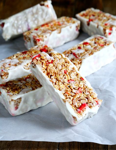 Yogurt-Coated Gluten Free Chewy Strawberry Granola Bars Strawberry Granola Bars, Gluten Free Crisps, Gluten Free On A Shoestring, Yogurt Bars, Strawberry Granola, Yogurt Granola, Yogurt Toppings, Granola Recipe Bars, Chewy Granola