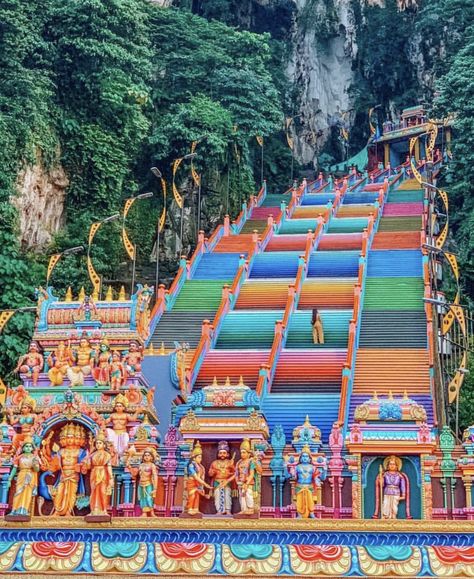 🌊 on Twitter: "Batu Caves Temple, Malaysia… " Kuala Lampur, Kuala Lumpur Travel, Malaysia Travel Guide, Kuala Lumpur City, Batu Caves, Top Places To Travel, Malaysia Travel, Singapore Malaysia, Countries To Visit