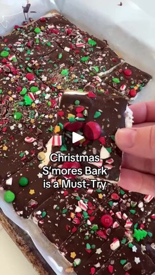 224K views · 1.5K reactions | Christmas s’mores bark 🎄🦌😎 Full recipe - https://www.playpartyplan.com/christmas-bark/ | Play Party Plan | Play Party Plan · Original audio Christmas Bark With Marshmallows, Christmas Bark Recipes Smores, Christmas Smores Bark Recipe, S’mores Christmas Bark, Christmas Smores Bark, Christmas Smores Bar, S’mores Bark, Smores Bark, Christmas Chocolate Bark