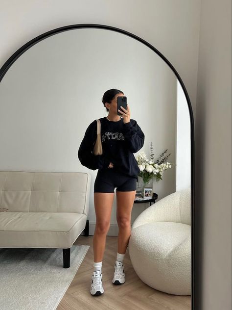 #casualstyle #casualoutfit #comfystyle Gymwear Outfits, Gym Aesthetic, Cute Gym Outfits, Comfy Outfit, Athleisure Outfits, Mein Style, Foto Inspiration, Sporty Outfits, 가을 패션