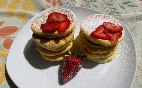 How to Make Fluffy Japanese Pancakes Japanese Fluffy Pancakes, Japanese Pancake Recipe, Japanese Pancake, Crepes And Waffles, Souffle Pancakes, Chocolate Souffle, San Jose California, Buttermilk Pancakes, Pancakes And Waffles