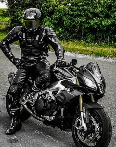 Biker Outfit Men Motorcycles, Motorcycle Suits Men, Motorcycle Leathers Suit, Motorcycle Guy, Hot Biker Guys, Biker Photography, Bike Leathers, Biker Aesthetic, Biker Gear