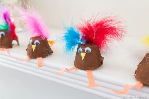 Egg Carton Turkey Art Project - Fun Thanksgiving craft for kids Diy Turkey Decorations, Thanksgiving Kids Craft, Turkey Decorations, Crate Crafts, Crafts Thanksgiving, Thanksgiving Crafts For Toddlers, Fun Thanksgiving Crafts, Diy Turkey, Thanksgiving Turkey Craft