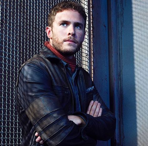 Marvel's Agents of S.H.I.E.L.D. Season 5 Fitz's promo picture. Giving off a Han Solo vibe with Simmons Agents Of Shield Fitz, Leopold Fitz, Cop Outfit, Captain America Jacket, Iain De Caestecker, Melinda May, Man Cafe, Fitz And Simmons, Shearling Jacket Women