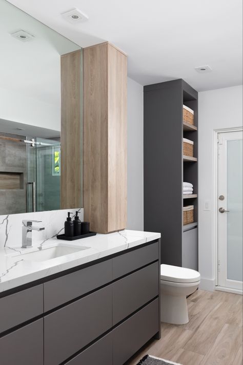 Gray And Wood Bathroom, Modern Bathroom Design White, Modern Cabana, Cabana Bathroom, Timber Bathroom Vanities, Gray And White Bathroom, New House Bathroom, House Bathrooms, Oak Bathroom