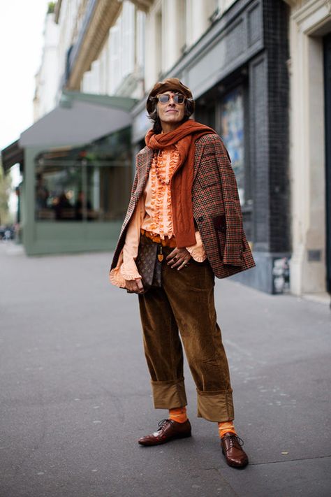 Inspiration for Street Style Over Forty, Prima Darling Picks People On The Street, Paris 6, The Sartorialist, Dandy Style, Advanced Style, Milan Fashion Weeks, Street Style Paris, Street Style Inspiration, Fashion 2018