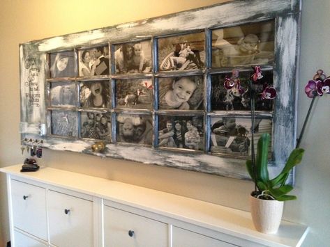 Old Door Picture Frame, Window Picture Frame Diy, Door Picture Frame, Family Photos Wall Decor, Window Frame Decor, Window Frame Picture, Repurposed Windows, Diy Recycled Projects, Rustic Farmhouse Living Room