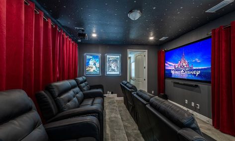 Tv Living Room Ideas, House Theater, Dream Home Gym, Movie Room Decor, Basement Living, Home Cinema Room, Home Theater Decor, Disney's Hollywood Studios, Miniature Golf Course