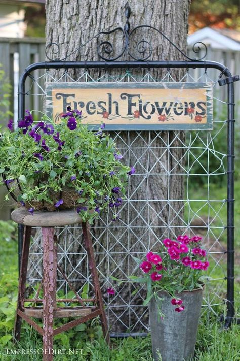 Backyard Gate, Garden Junk, Starting A Garden, Have Inspiration, Garden Containers, Outdoor Decorating, Creative Gardening, Garden Yard Ideas, Garden Tours