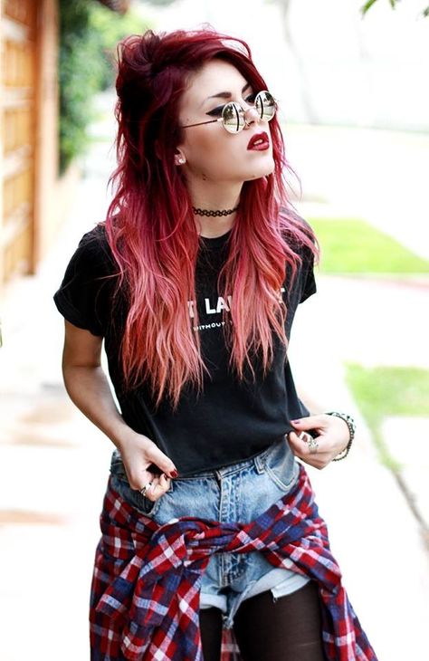 grunge perfect red hair style fashion alternative love want Red Hair And Glasses, Hair Color Red Ombre, Hair And Glasses, Red Ombre Hair, Look Grunge, Red Ombre, Ombre Hair Color, Grunge Girl, Red Hair Color