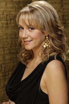 Megyn Price perfect hair style for me I think.. only brown with a few highlights Megyn Price, Payton List, Female Actors, Nice Face, Rules Of Engagement, Perfect Hairstyle, Perfect Smile, Female Actresses, Monica Bellucci