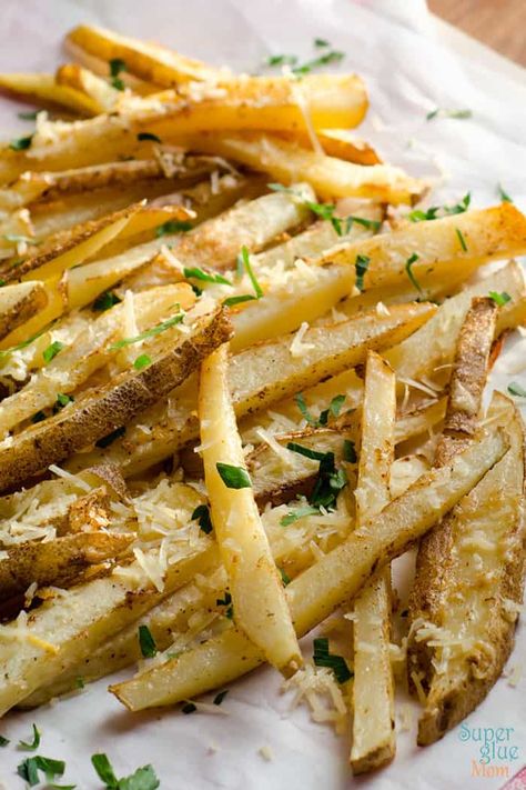 New Orleans Food, Fries Recipe, Creole Seasoning, Fair Food Recipes, Potato Dishes, Side Recipes, Food Trucks, Inspired Recipes, French Fries