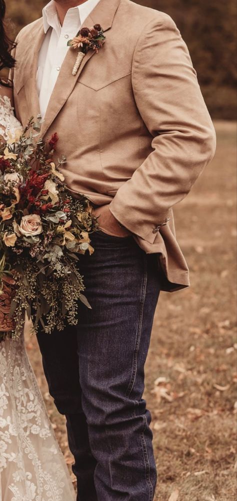 Groom Attire Rustic, Groom In Jeans, Father Of The Bride Attire, Rustic Groomsmen Attire, Fall Wedding Groomsmen, Country Wedding Groom, Casual Groomsmen, Fall Wedding Attire, Fall Groom