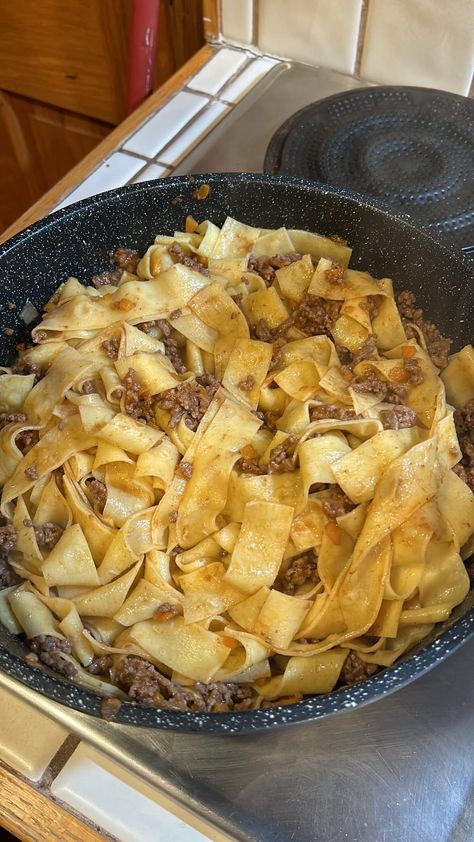 Pappardelle Al Ragu' di Carne (not Bolognese) - Easy DIY Recipes Pappardelle Recipes, Baked Clams Oreganata, Pappardelle Recipe, Sausage Ragu, Beef Sauce, Pappardelle Pasta, Beef And Pork, Minced Beef, Indulgent Food