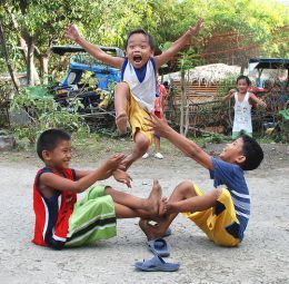 The "luksong tinik" a traditional street jumping game. I used to play this game. Masskara Festival, Philippines Culture, Filipino Culture, Childhood Games, Children Playing, Childrens Games, Traditional Games, People Of The World, Happy Kids