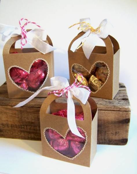 party favors Valentine Favors, Chocolate Wrapping, Birthday Hampers, Gift Box Template, Valentines Day Treats, Never Too Old, Valentine Treats, Valentine Day Crafts, Simple Gifts