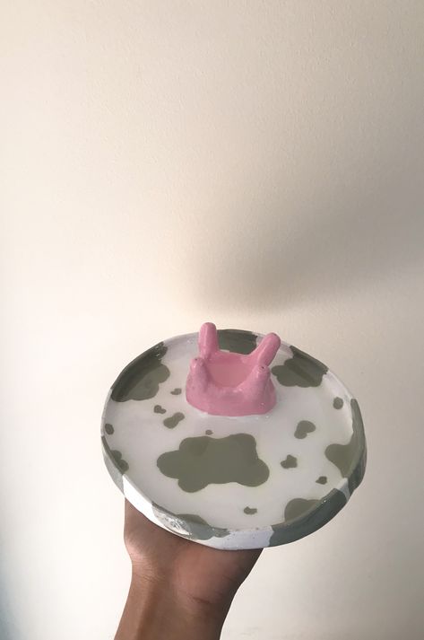 Sage green cow udder trinket Brush Rest, Canvas Art Projects, Clay Soap, Summer Ideas, Adult Crafts, Diy Clay Crafts, Dry Clay, Diy Clay, Clay Projects