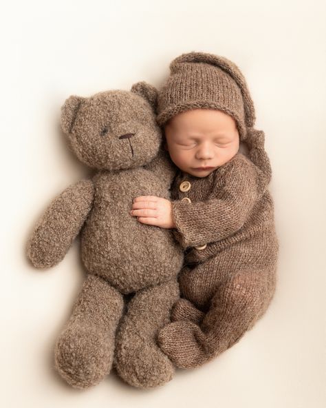 ✅ Newborn photoshoot✅ Newborn photographer Teddy Bear Newborn Pictures, Newborn Boy Photoshoot Ideas, Newborn Photography Boy Christmas, Winter Newborn Photoshoot, Unique Newborn Photoshoot Ideas, Newborn Photography Winter, Winter Newborn Pictures, Winter Newborn Photography, Newborn Boy Photoshoot